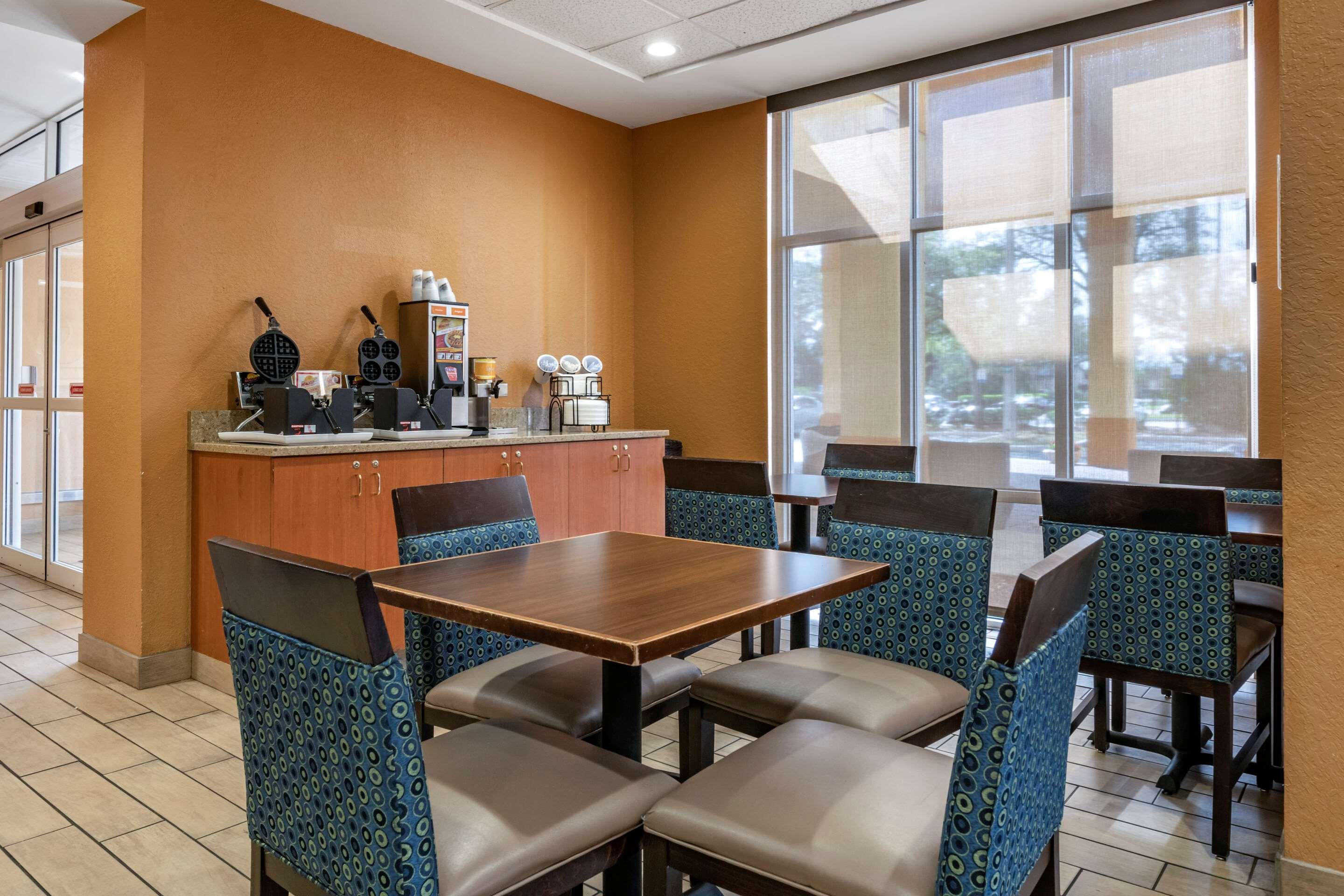 Comfort Inn & Suites Orlando North Сэнфорд Экстерьер фото